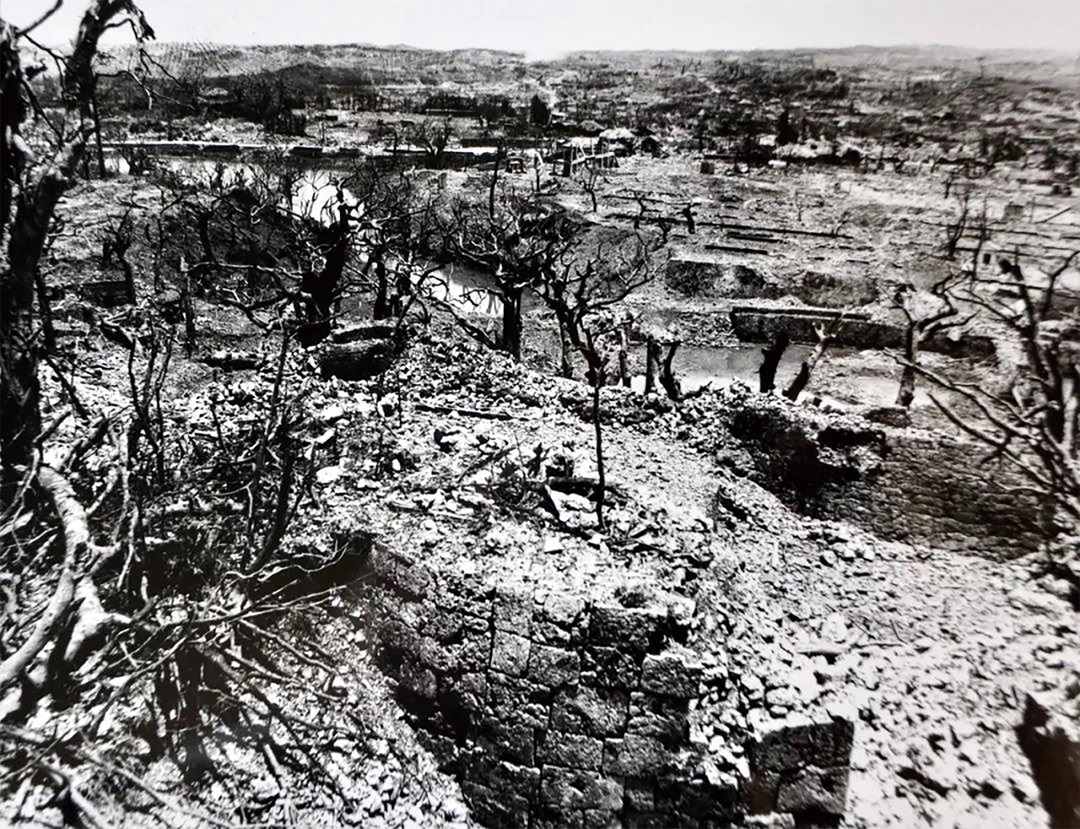 1945年冲繩戰役後被炸成廢墟的琉球首里城。