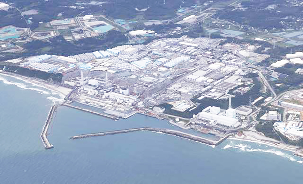 圖為日本福島核電站。去（2021）年9月21日，日本東京電力公司通報稱，福島第一核電站用於過濾核汙染水的「多核素去除裝備」又發現5個破損過濾器。儘管該公司表示在部分過濾器排放口附近檢測到放射性汙染，其仍以「汙染範圍不廣」為由，辯稱對外界沒有造成影響。
