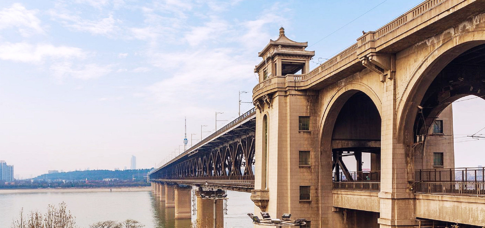 鐵公路雙用（雙層）的武漢長江大橋