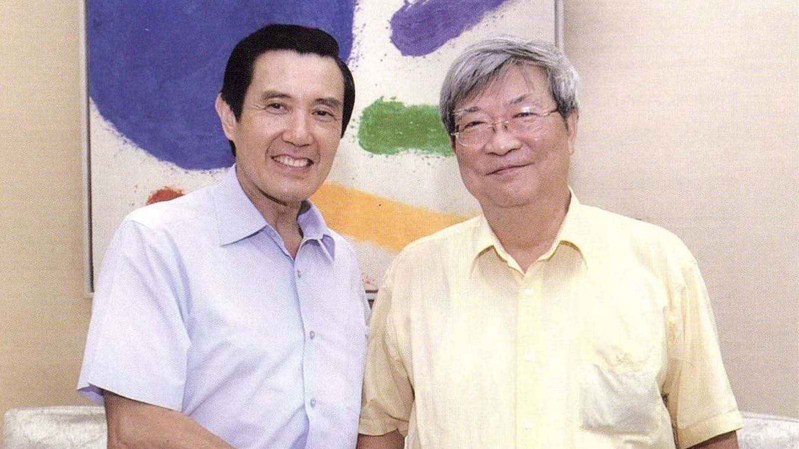 2012年王曉波與馬英九於總統府合影。
